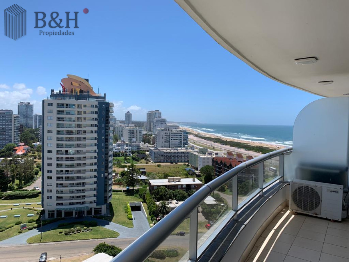 Alquiler de apartamento de 3 dormitorios en Punta del Este.- - BYH6078A