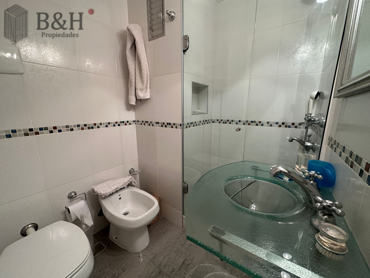 Apartamento ID.5809 - Apartamento de dos dormitorios en venta y alquiler  frente a playa brava