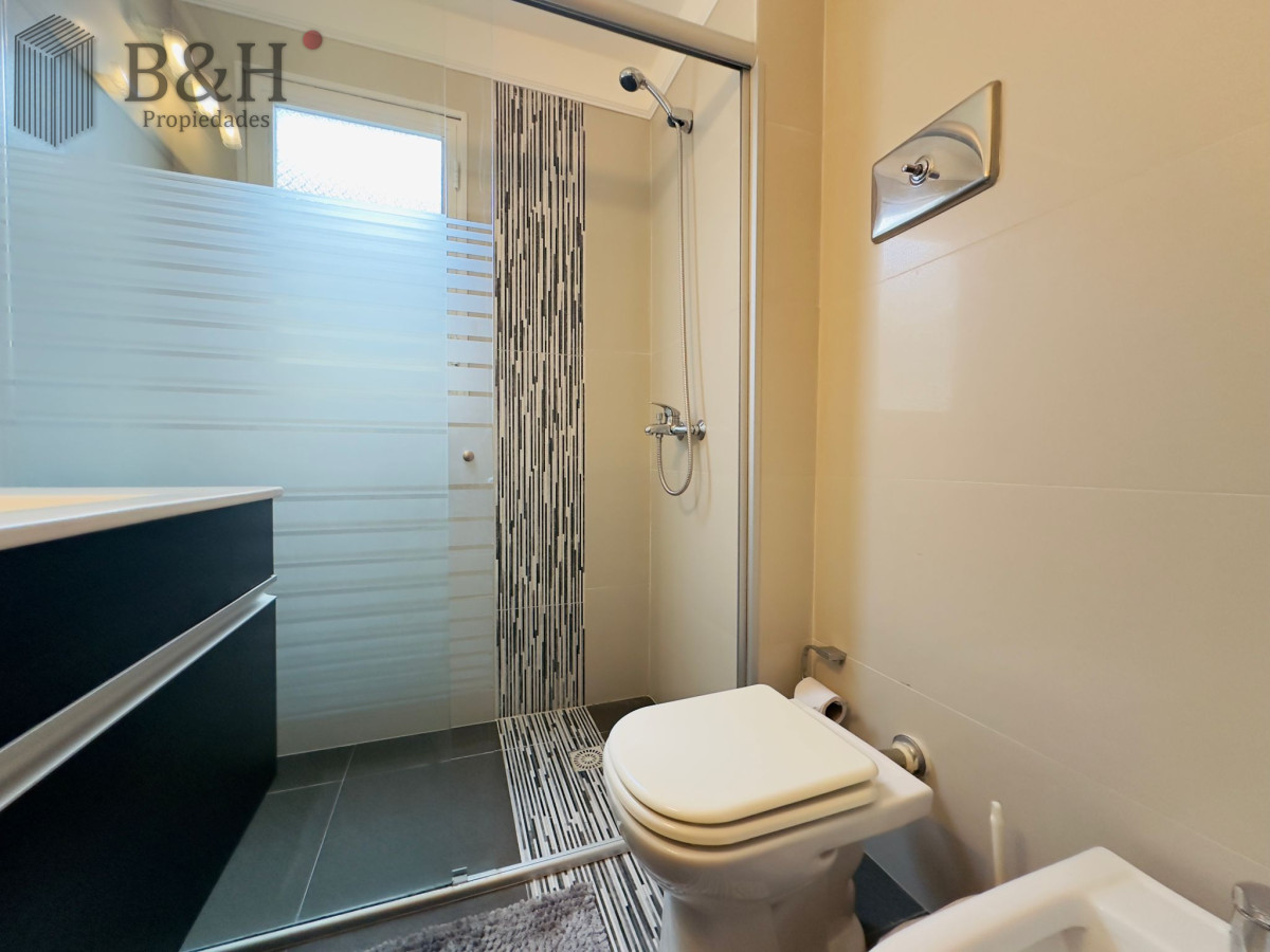 Apartamento ID.6377 - Alquiler y venta de apartamento de 2 dormitorios en Punta del Este.