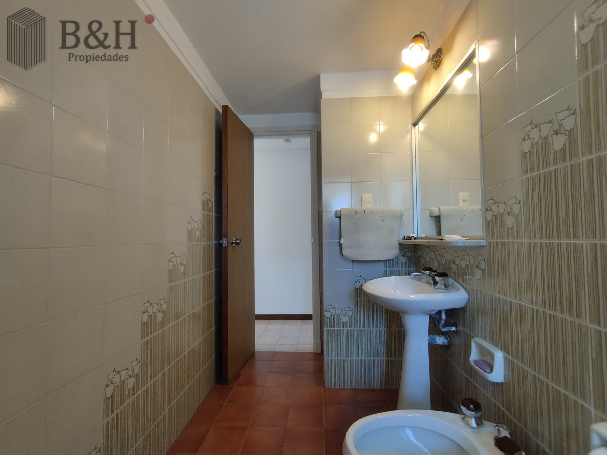 Apartamento ID.5815 -  Alquiler y venta de apartamento de dos dormitorios en Punta del Este