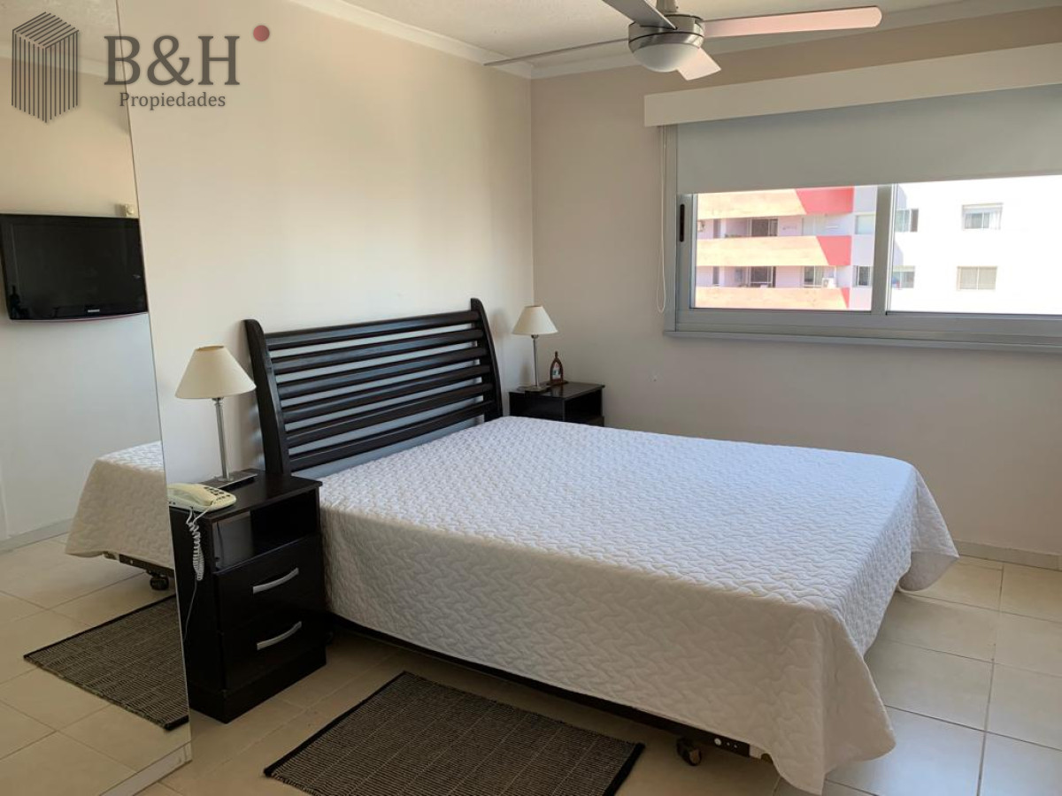 Apartamento ID.6078 - Alquiler de apartamento de 3 dormitorios en Punta del Este.-