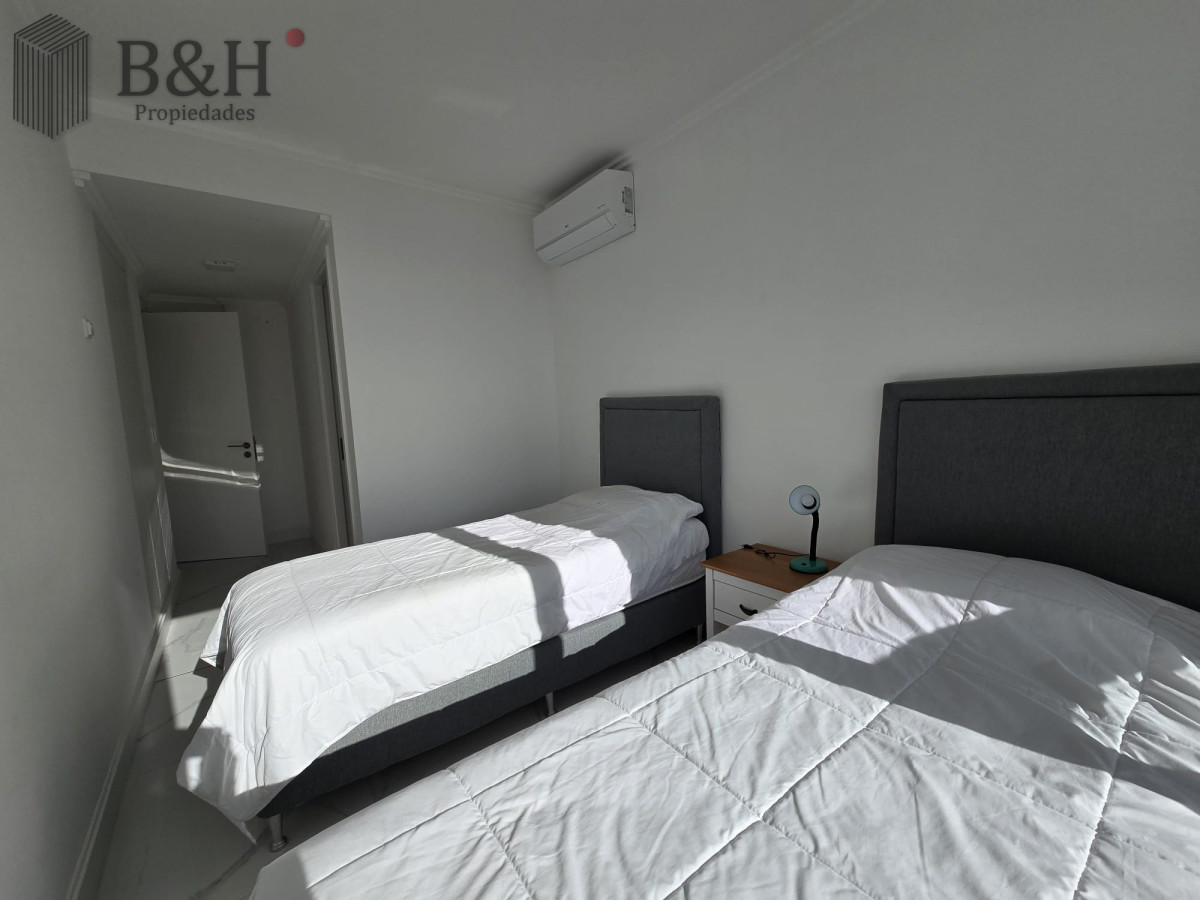 Apartamento ID.8062 - Apartamento en venta y alquiler de 3 dormitorios en Playa Mansa