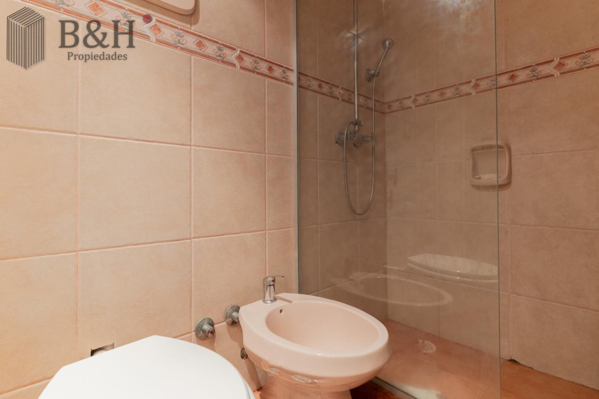 Apartamento ID.6376 - Apartamento en venta de 3 dormitorios y dependencia de servicio en Punta del Este