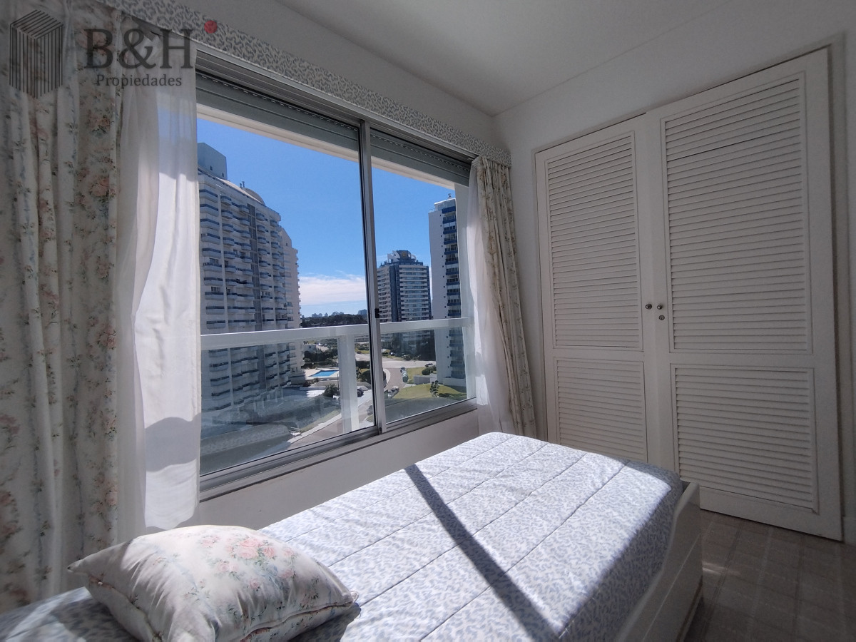 Apartamento ID.5815 -  Alquiler y venta de apartamento de dos dormitorios en Punta del Este