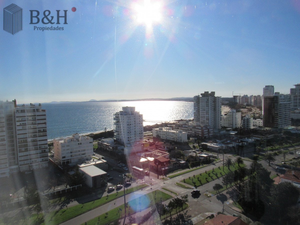 Apartamento ID.6372 - Apartamento en venta de 3 dormitorios en Punta del Este