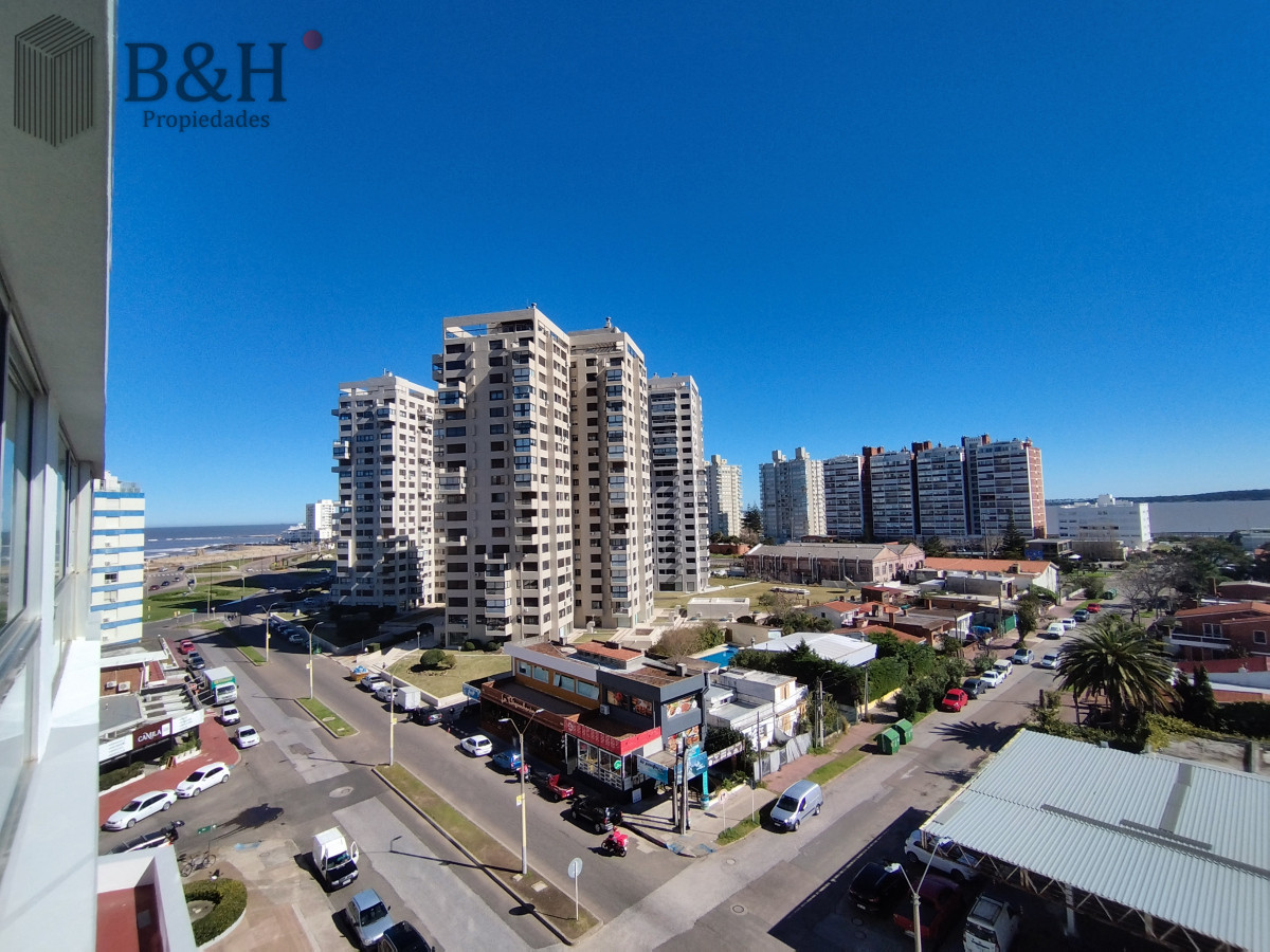 Apartamento ID.5812 - Alquiler y venta de apartamento de dos dormitorios en Punta del Este