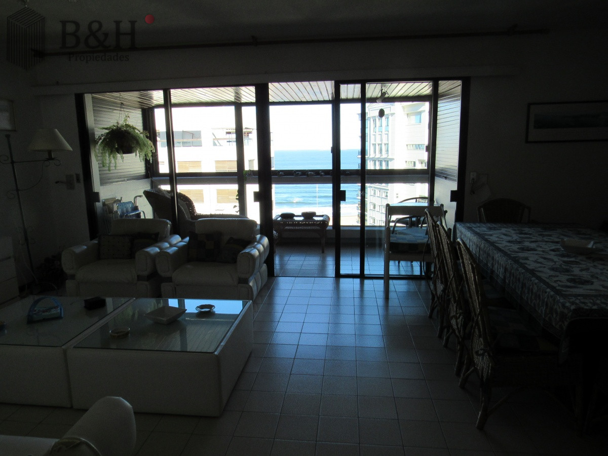 Apartamento ID.6372 - Apartamento en venta de 3 dormitorios en Punta del Este