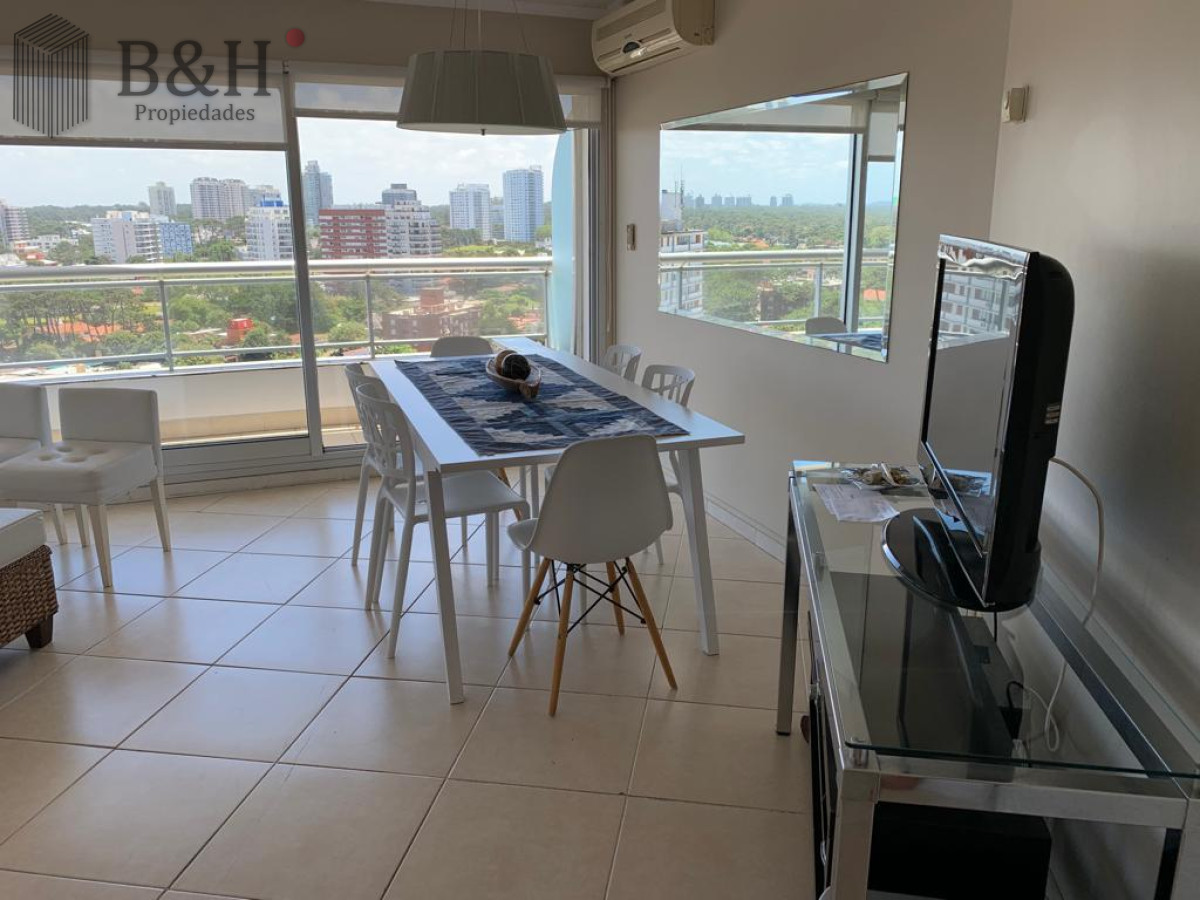 Apartamento ID.6078 - Alquiler de apartamento de 3 dormitorios en Punta del Este.-