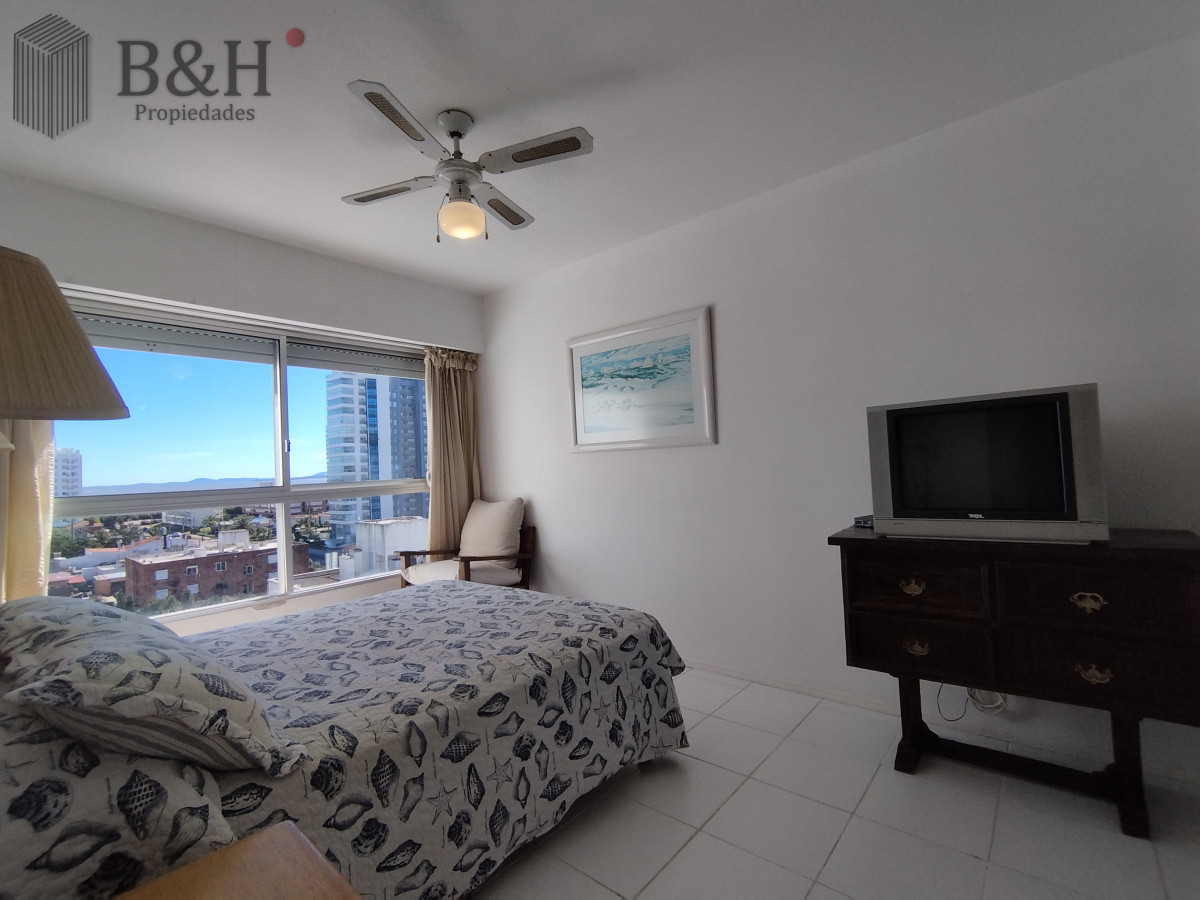 Apartamento ID.5812 - Alquiler y venta de apartamento de dos dormitorios en Punta del Este