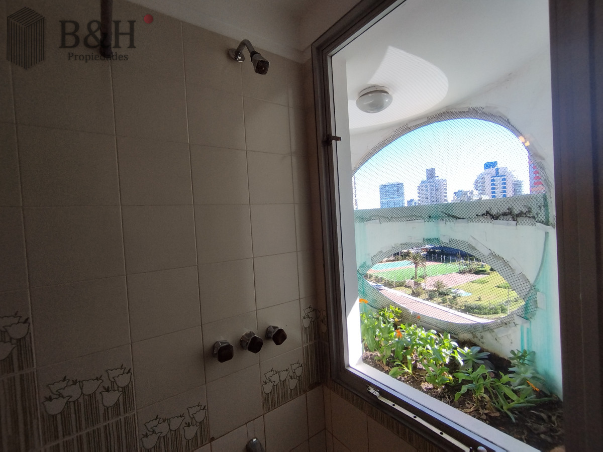 Apartamento ID.5815 -  Alquiler y venta de apartamento de dos dormitorios en Punta del Este