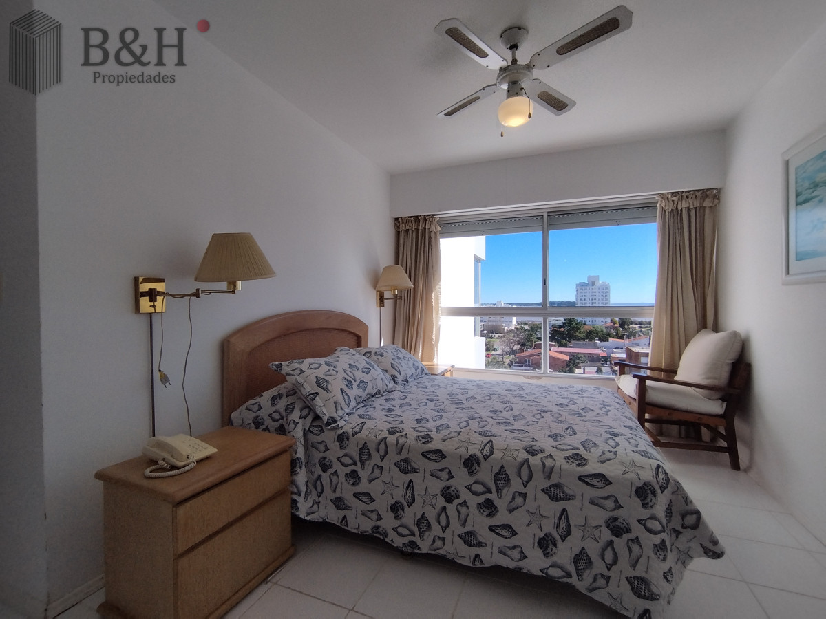 Apartamento ID.5812 - Alquiler y venta de apartamento de dos dormitorios en Punta del Este
