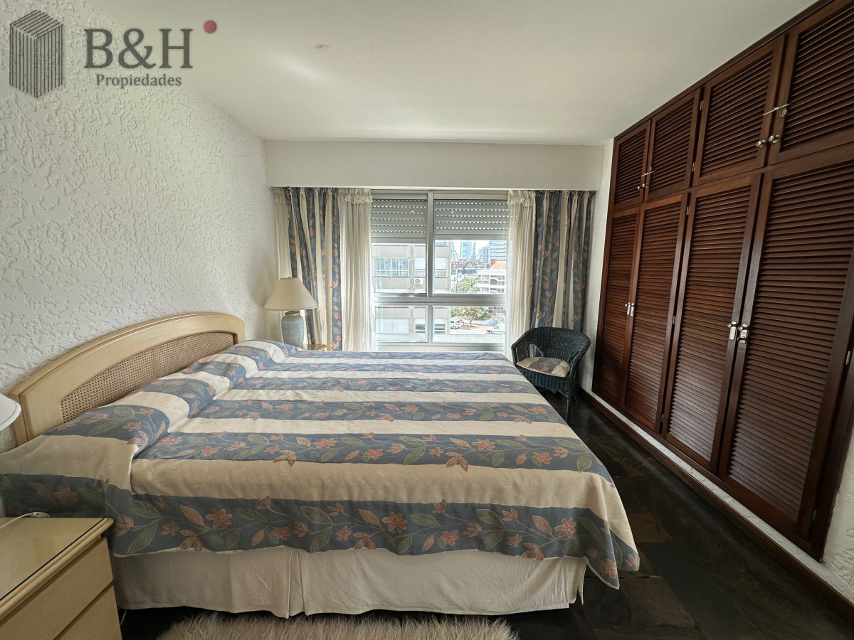 Apartamento ID.5809 - Apartamento de dos dormitorios en venta y alquiler  frente a playa brava