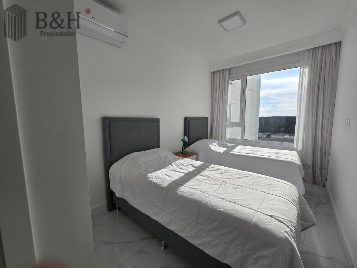 Apartamento ID.8062 - Apartamento en venta y alquiler de 3 dormitorios en Playa Mansa