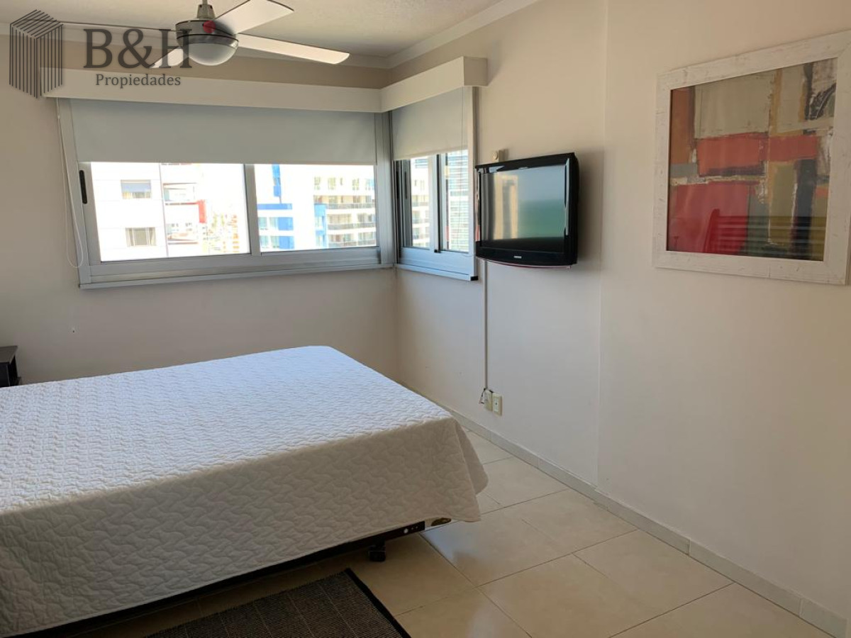 Apartamento ID.6078 - Alquiler de apartamento de 3 dormitorios en Punta del Este.-