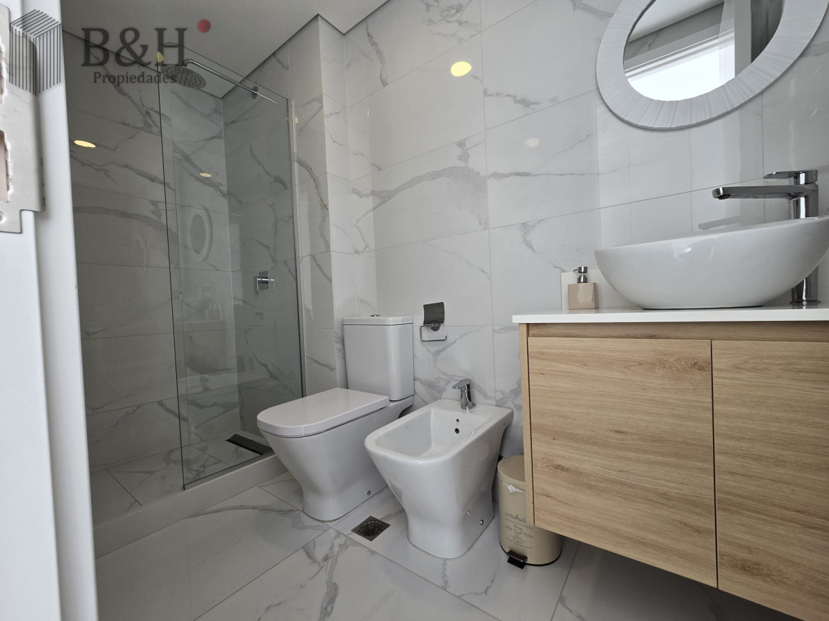 Apartamento ID.8062 - Apartamento en venta y alquiler de 3 dormitorios en Playa Mansa