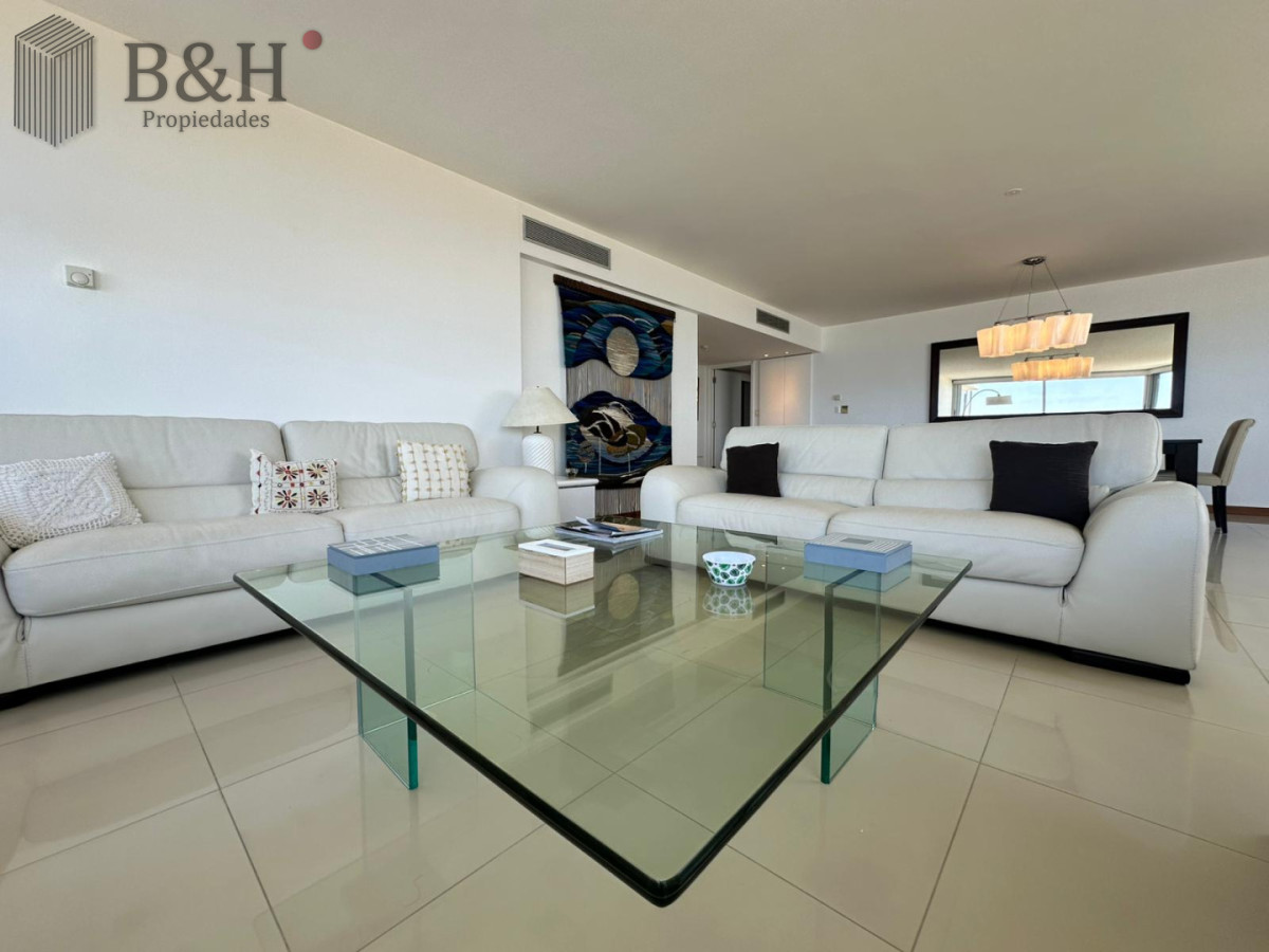 Apartamento ID.8061 - Apartamento de 3 dorm más dep en venta en Punta del Este