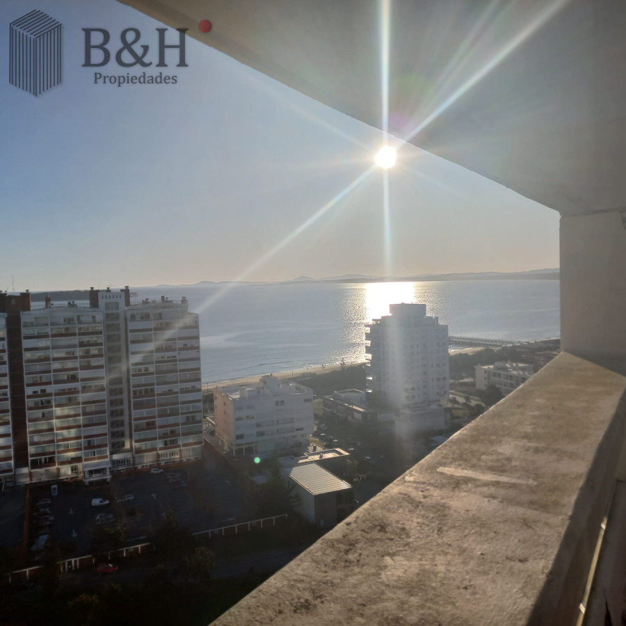 Apartamento ID.6372 - Apartamento en venta de 3 dormitorios en Punta del Este