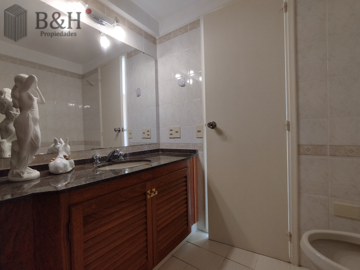 Apartamento ID.5812 - Alquiler y venta de apartamento de dos dormitorios en Punta del Este
