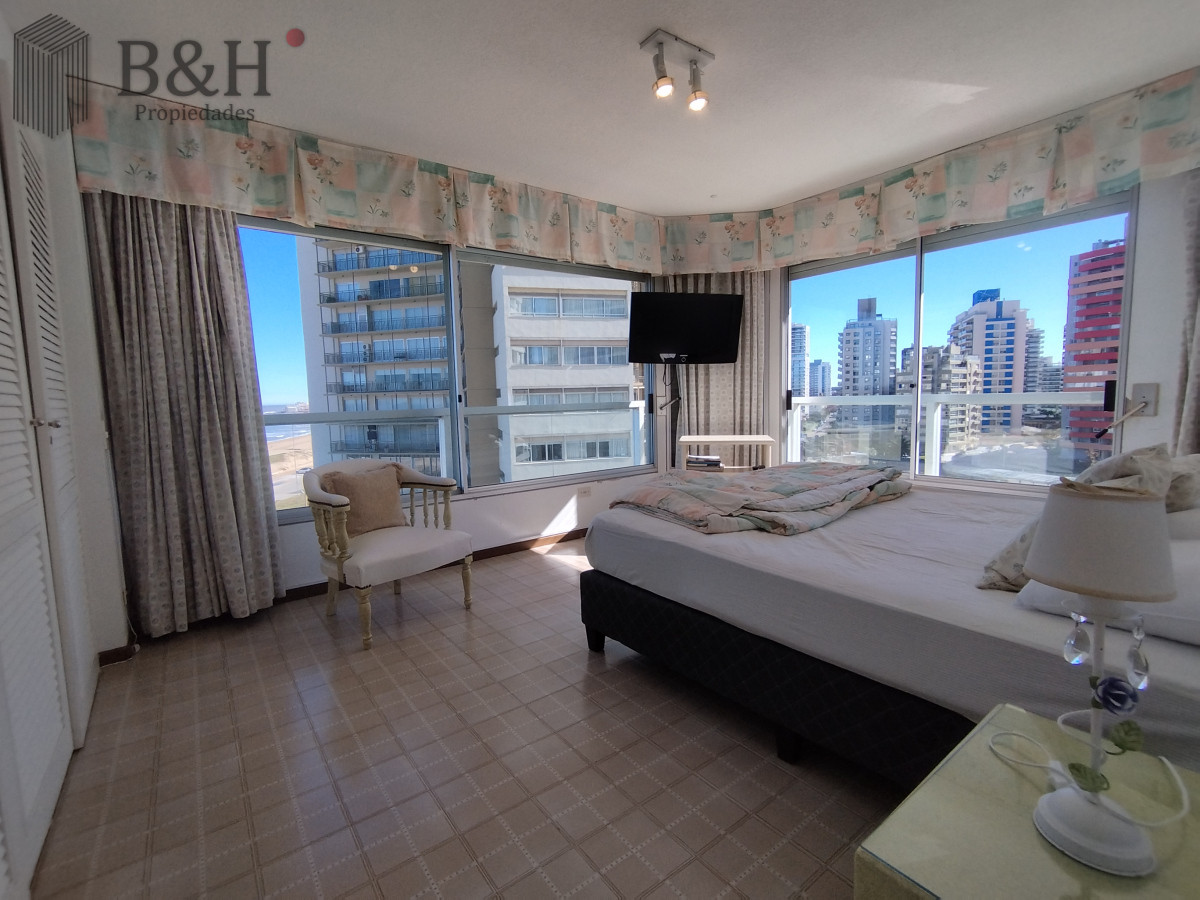 Apartamento ID.5815 -  Alquiler y venta de apartamento de dos dormitorios en Punta del Este
