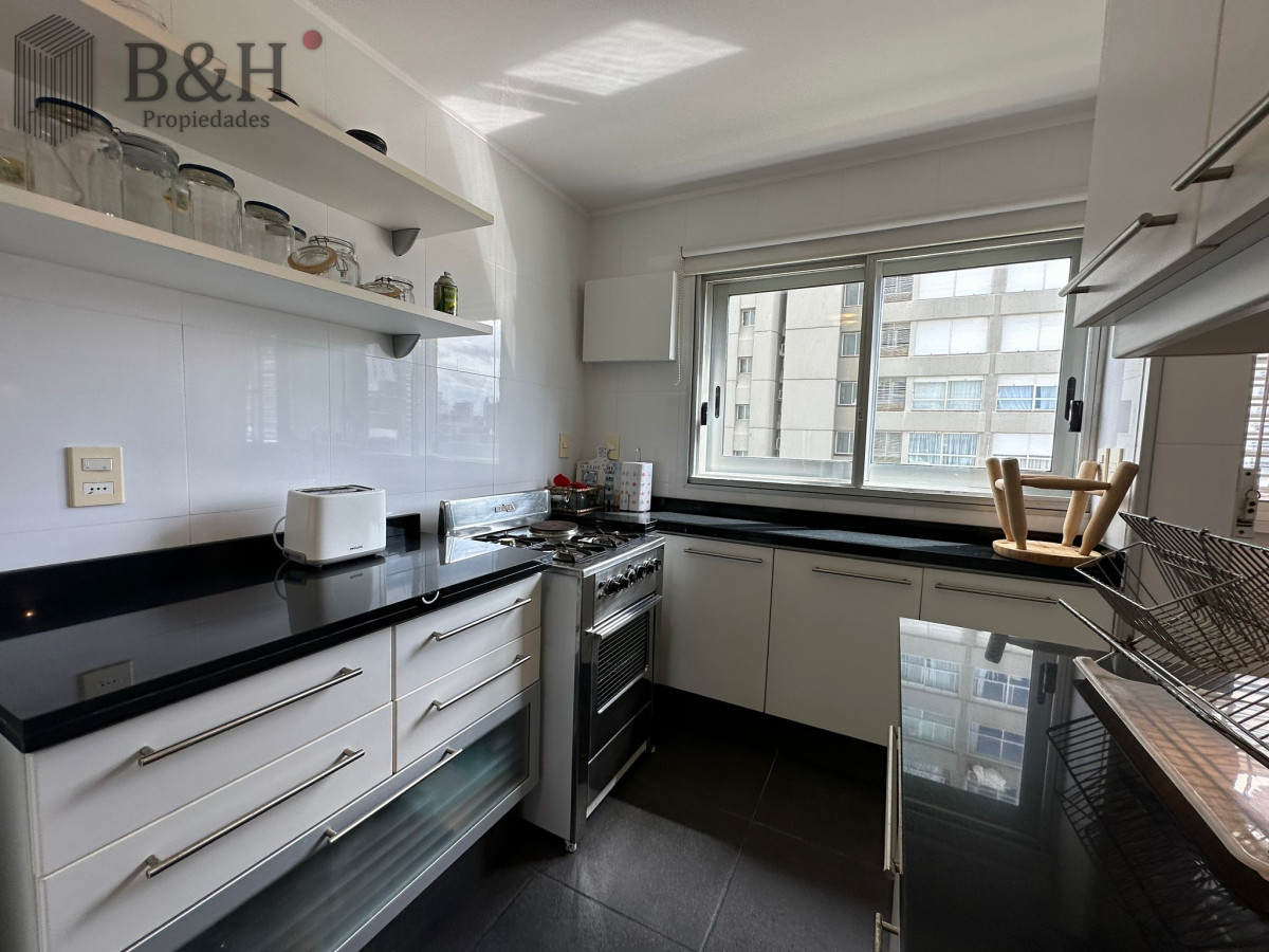 Apartamento ID.5809 - Apartamento de dos dormitorios en venta y alquiler  frente a playa brava
