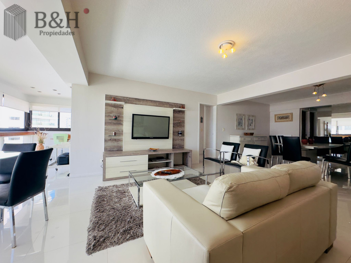Apartamento ID.6377 - Alquiler y venta de apartamento de 2 dormitorios en Punta del Este.