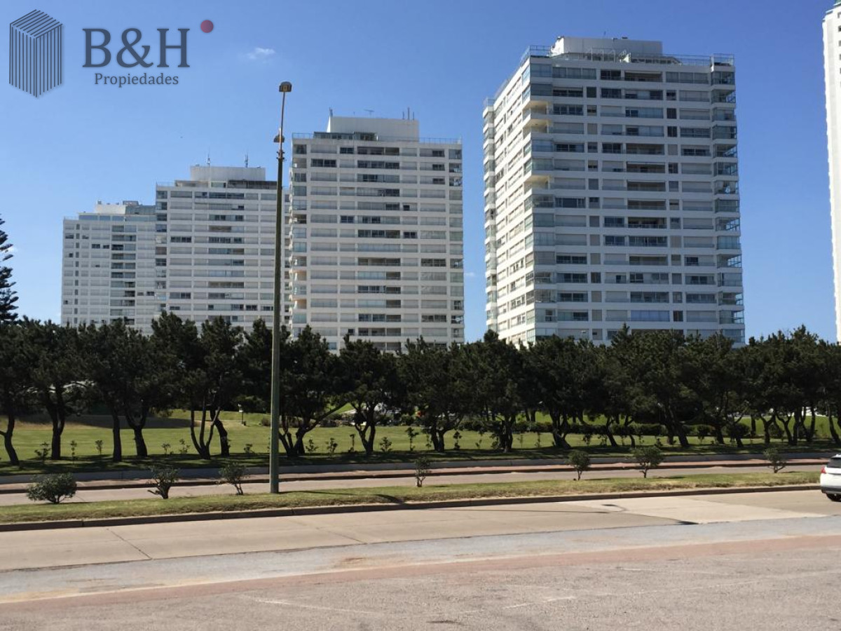 Apartamento ID.6367 - Apartamento de 3 dormitorios en venta en Playa mansa