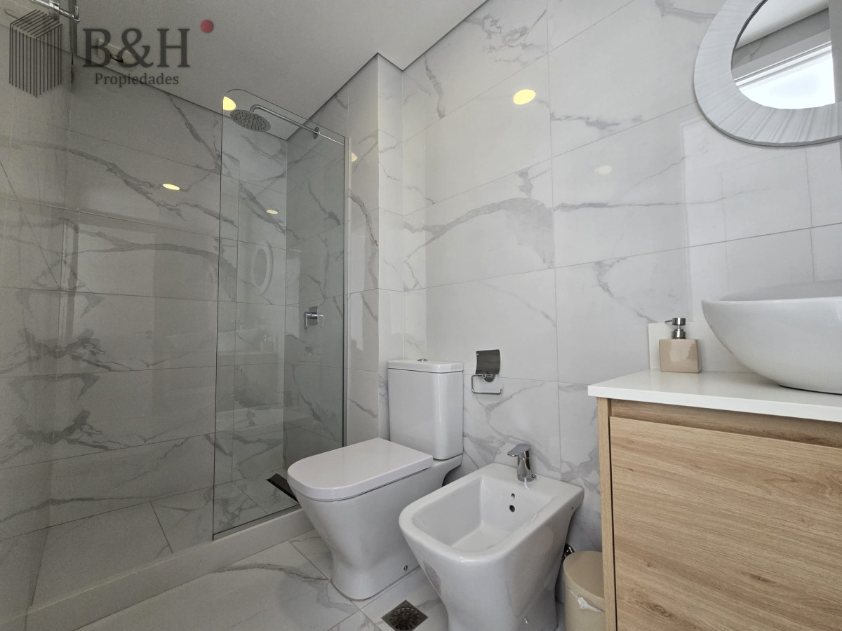 Apartamento ID.8062 - Apartamento en venta y alquiler de 3 dormitorios en Playa Mansa