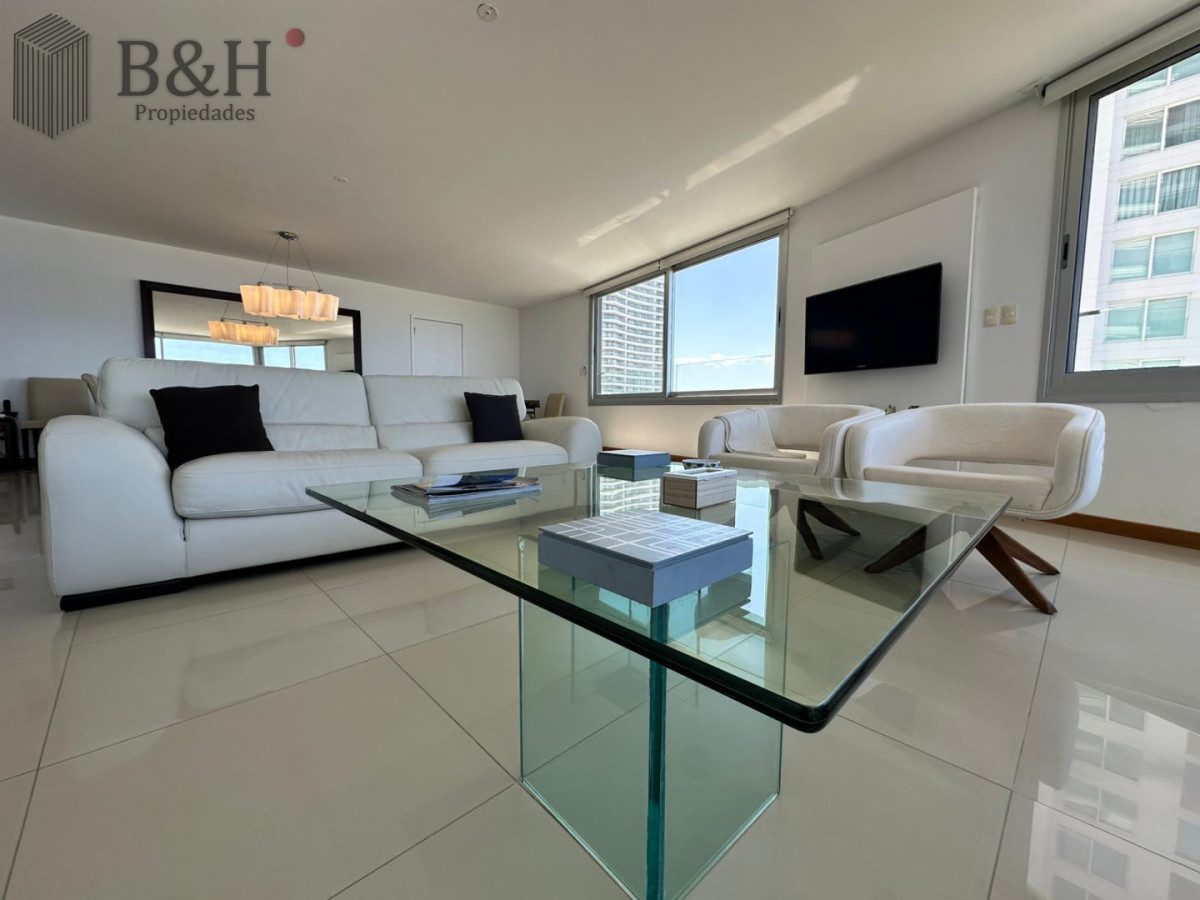 Apartamento ID.8061 - Apartamento de 3 dorm más dep en venta en Punta del Este