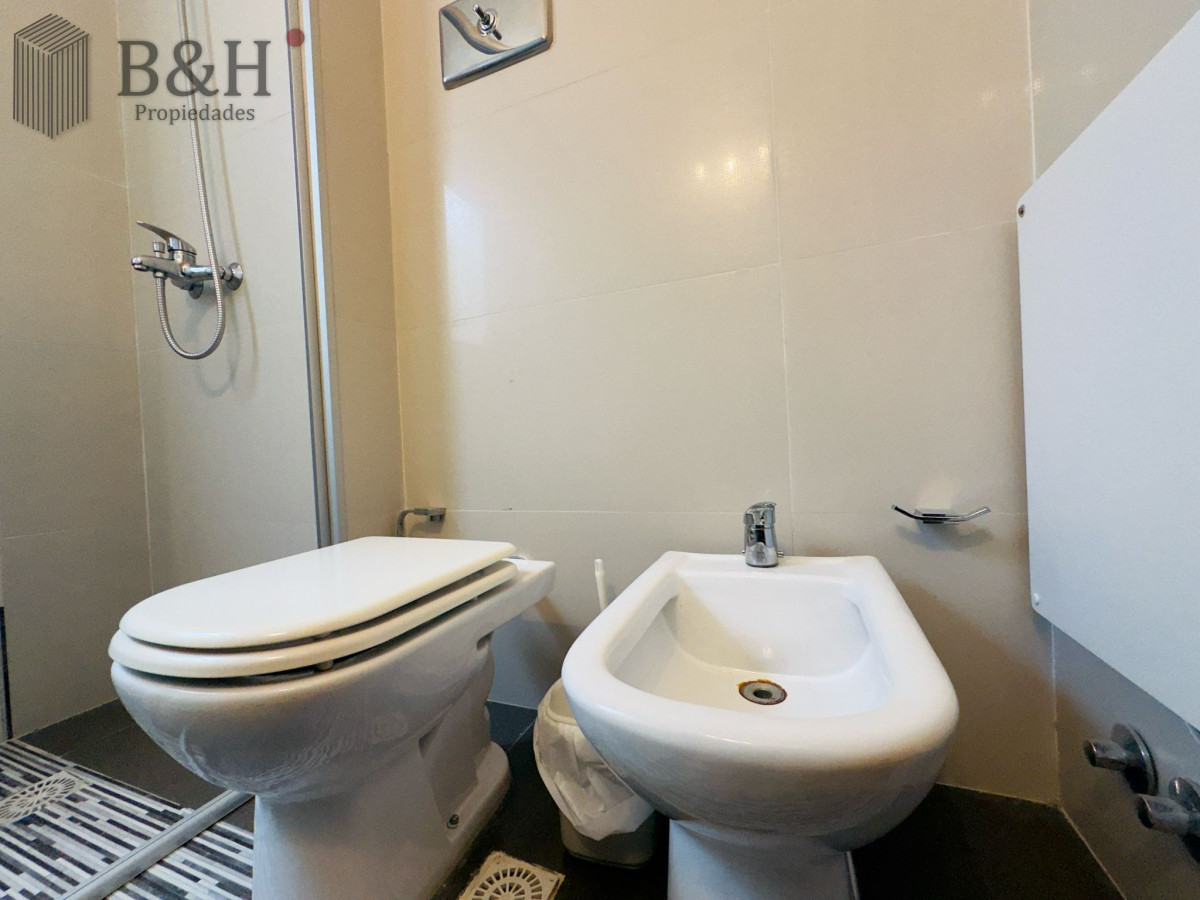 Apartamento ID.6377 - Alquiler y venta de apartamento de 2 dormitorios en Punta del Este.