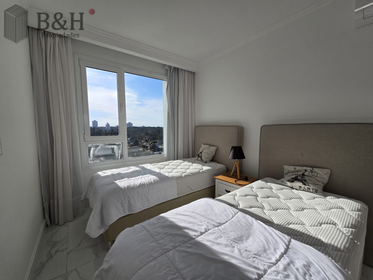 Apartamento ID.8062 - Apartamento en venta y alquiler de 3 dormitorios en Playa Mansa