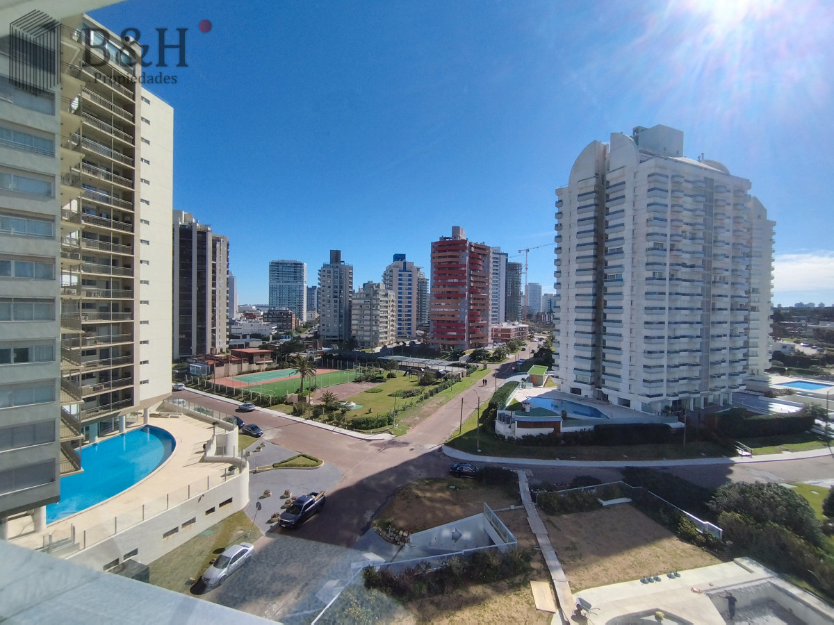 Apartamento ID.5815 -  Alquiler y venta de apartamento de dos dormitorios en Punta del Este