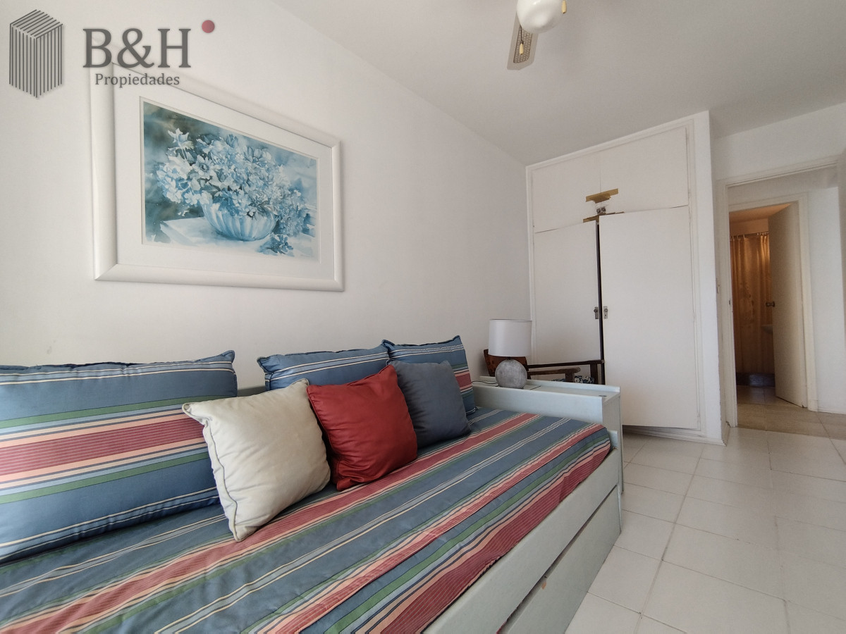 Apartamento ID.5812 - Alquiler y venta de apartamento de dos dormitorios en Punta del Este
