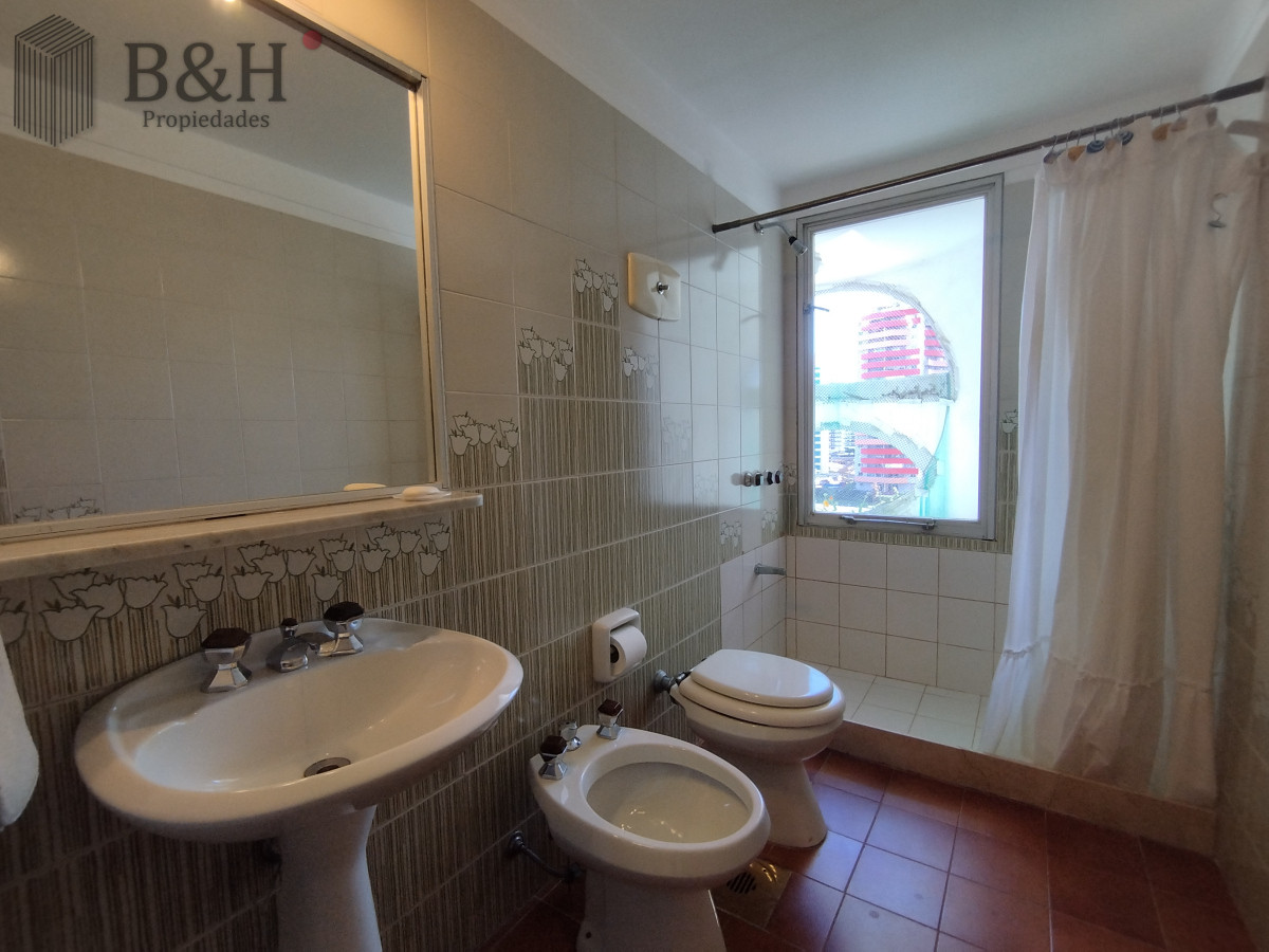 Apartamento ID.5815 -  Alquiler y venta de apartamento de dos dormitorios en Punta del Este