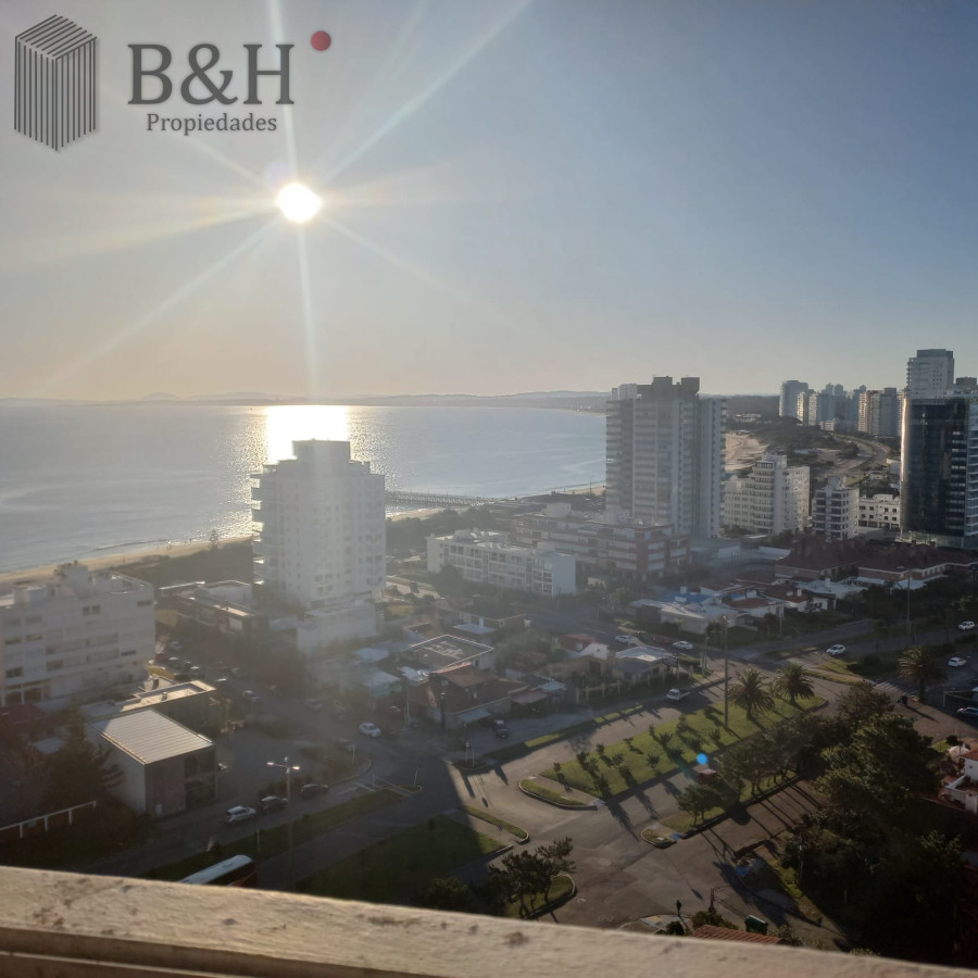 Apartamento ID.6372 - Apartamento en venta de 3 dormitorios en Punta del Este