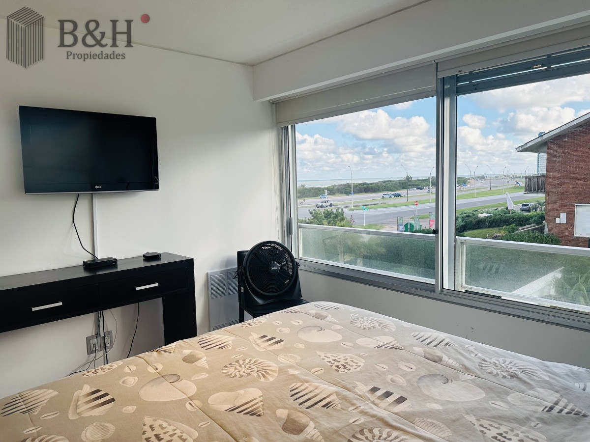 Apartamento ID.5163 - Apartamento de 3 dormitorios y dependencia de servicio en Punta del Este