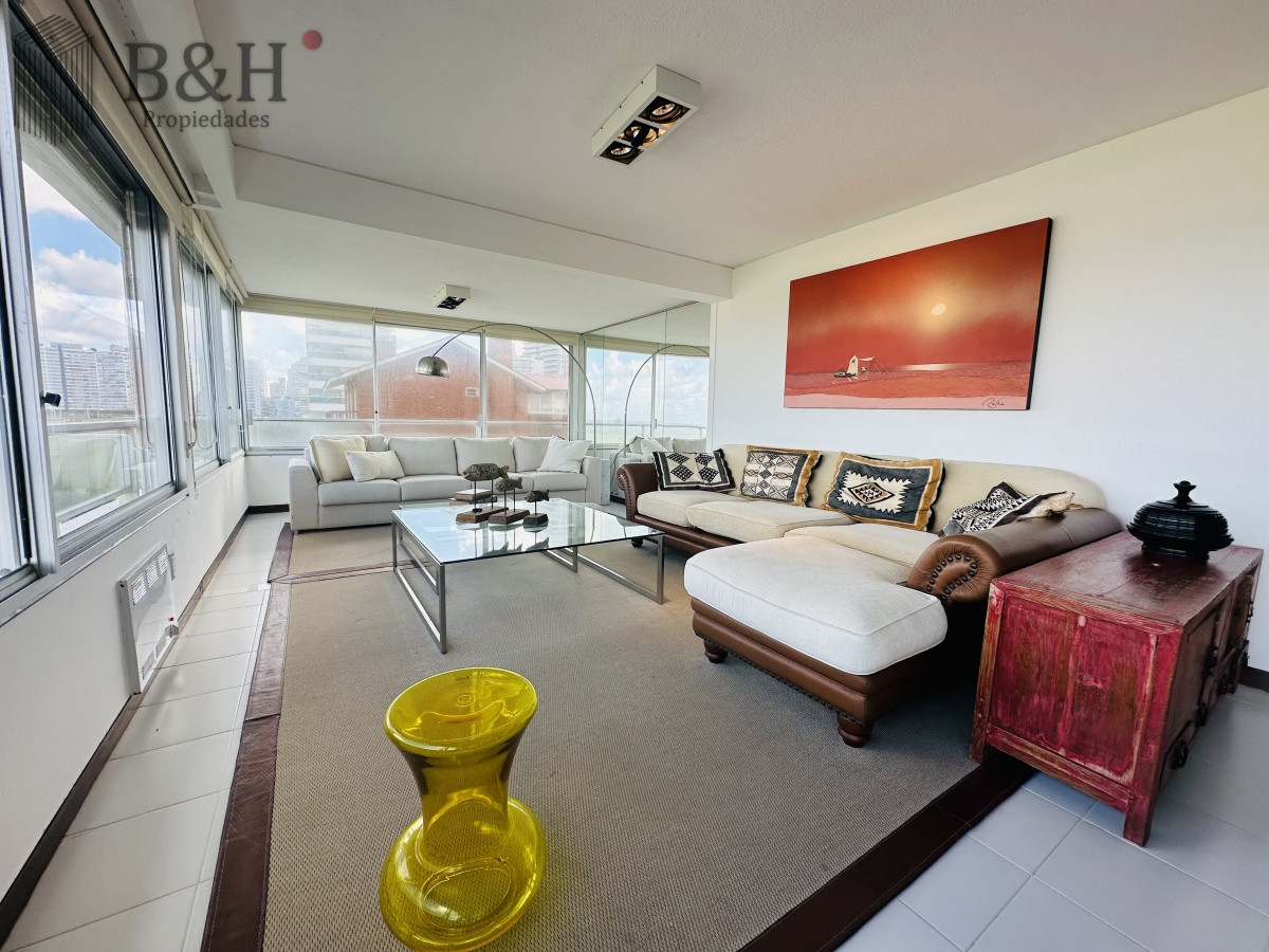 Apartamento ID.5163 - Apartamento de 3 dormitorios y dependencia de servicio en Punta del Este