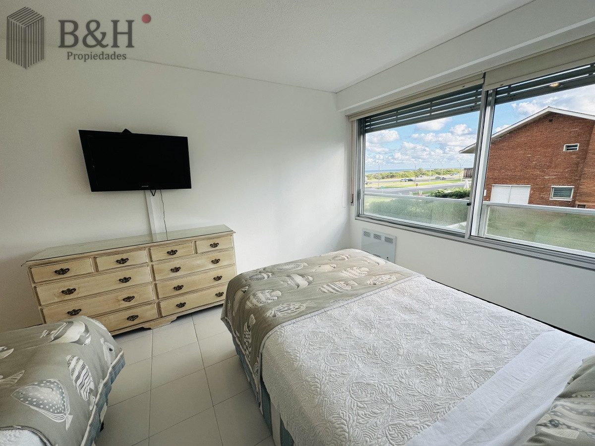 Apartamento ID.5163 - Apartamento de 3 dormitorios y dependencia de servicio en Punta del Este