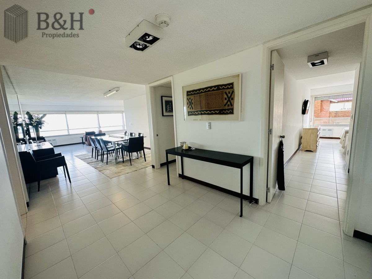 Apartamento ID.5163 - Apartamento de 3 dormitorios y dependencia de servicio en Punta del Este