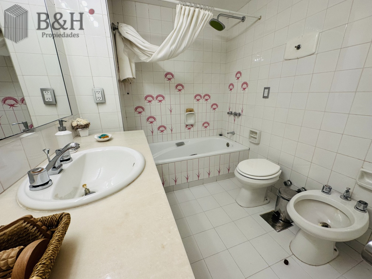 Apartamento ID.5163 - Apartamento de 3 dormitorios y dependencia de servicio en Punta del Este