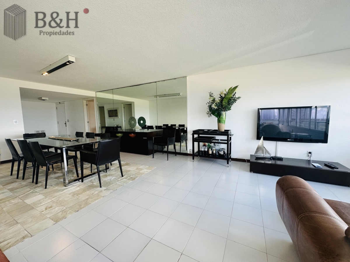 Apartamento ID.5163 - Apartamento de 3 dormitorios y dependencia de servicio en Punta del Este