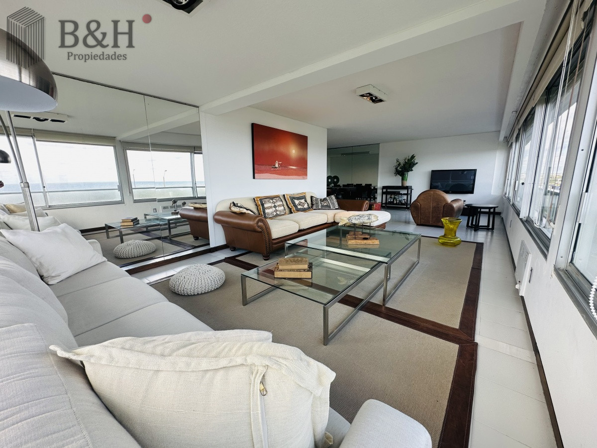 Apartamento ID.5163 - Apartamento de 3 dormitorios y dependencia de servicio en Punta del Este