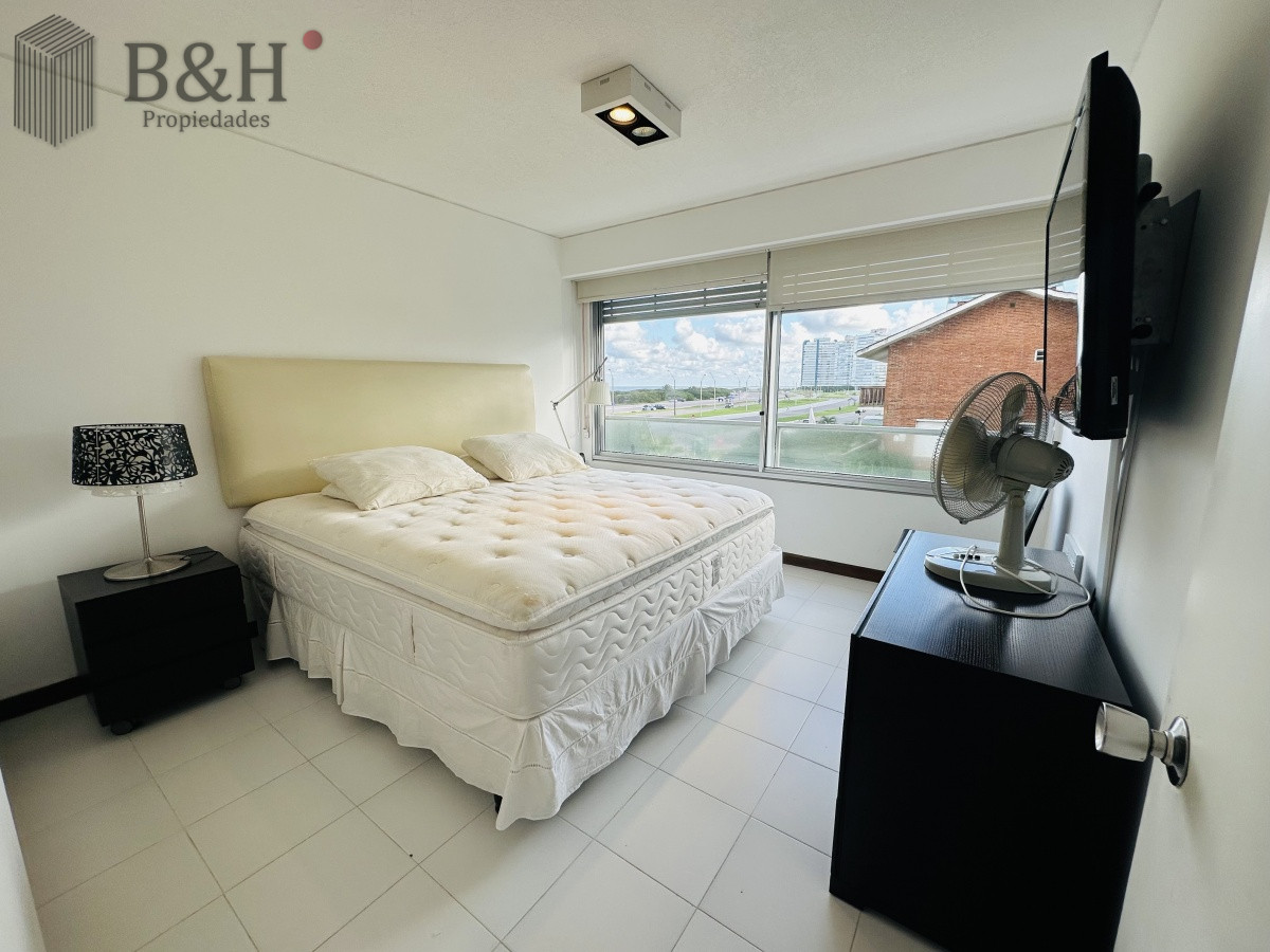 Apartamento ID.5163 - Apartamento de 3 dormitorios y dependencia de servicio en Punta del Este