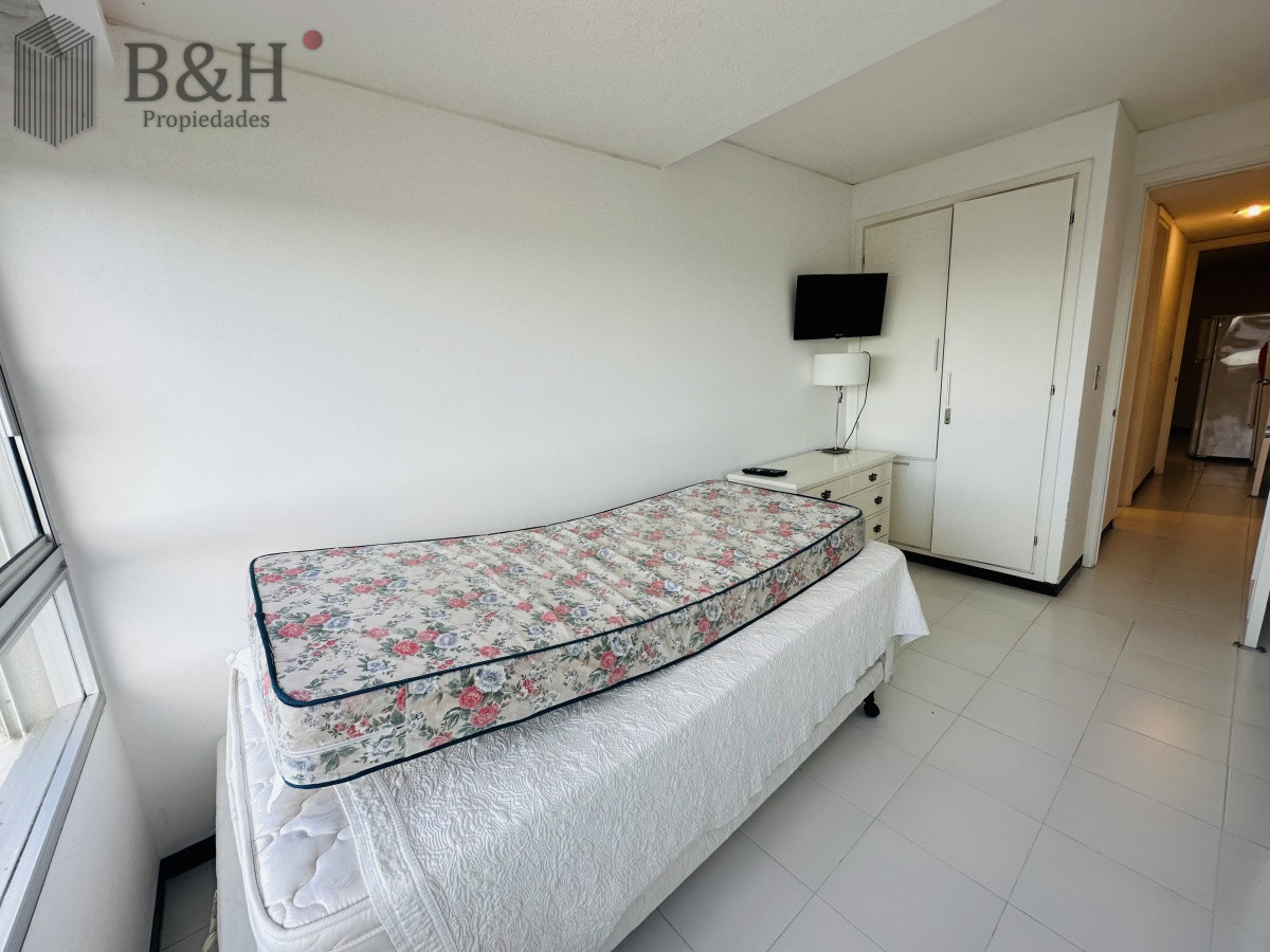 Apartamento ID.5163 - Apartamento de 3 dormitorios y dependencia de servicio en Punta del Este
