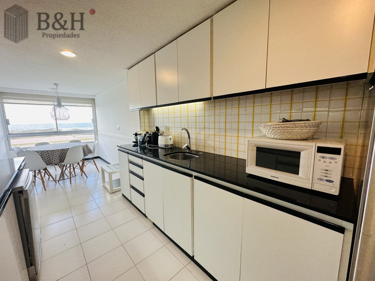 Apartamento ID.5163 - Apartamento de 3 dormitorios y dependencia de servicio en Punta del Este