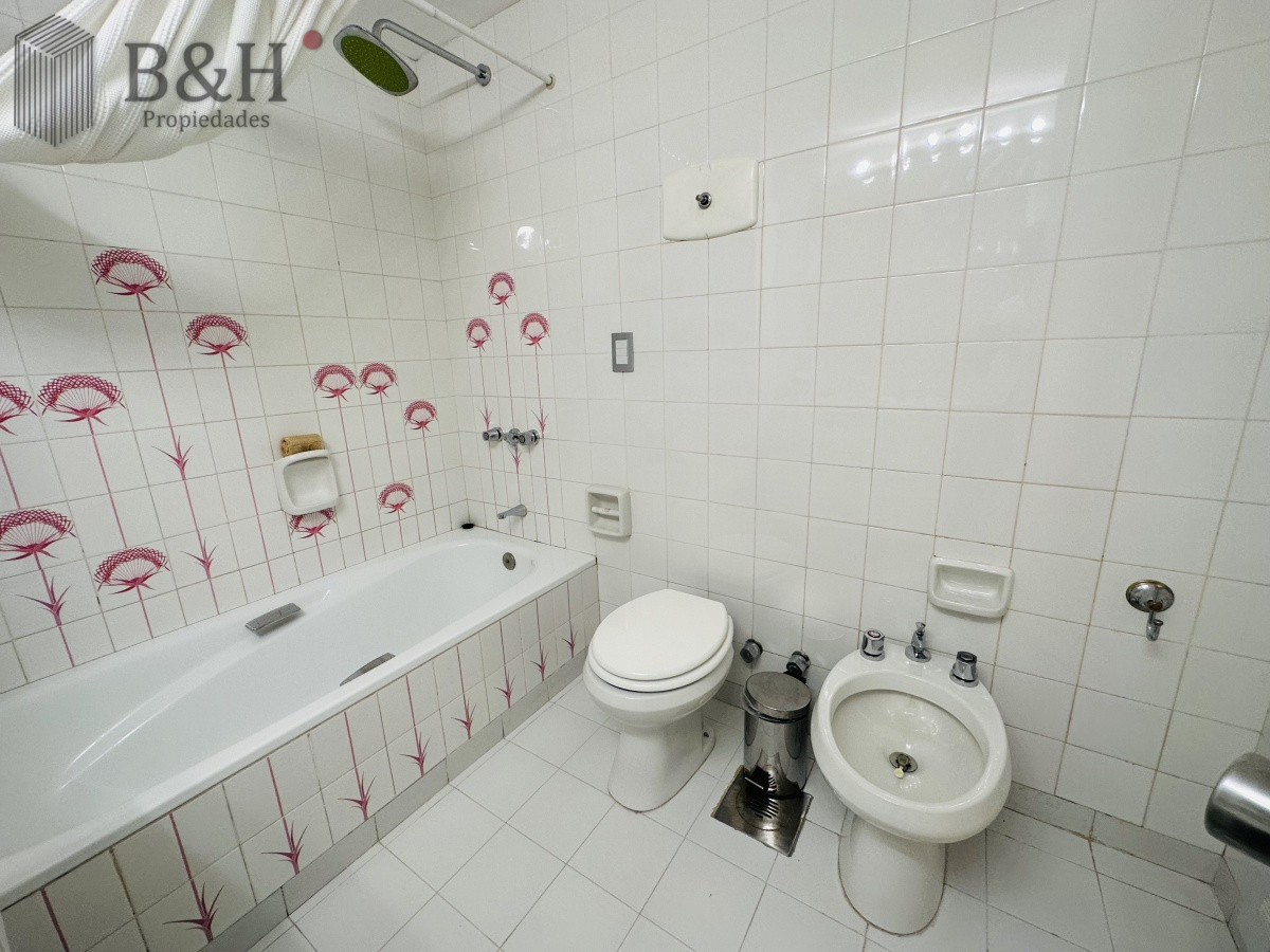 Apartamento ID.5163 - Apartamento de 3 dormitorios y dependencia de servicio en Punta del Este