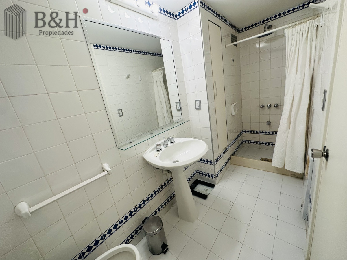Apartamento ID.5163 - Apartamento de 3 dormitorios y dependencia de servicio en Punta del Este