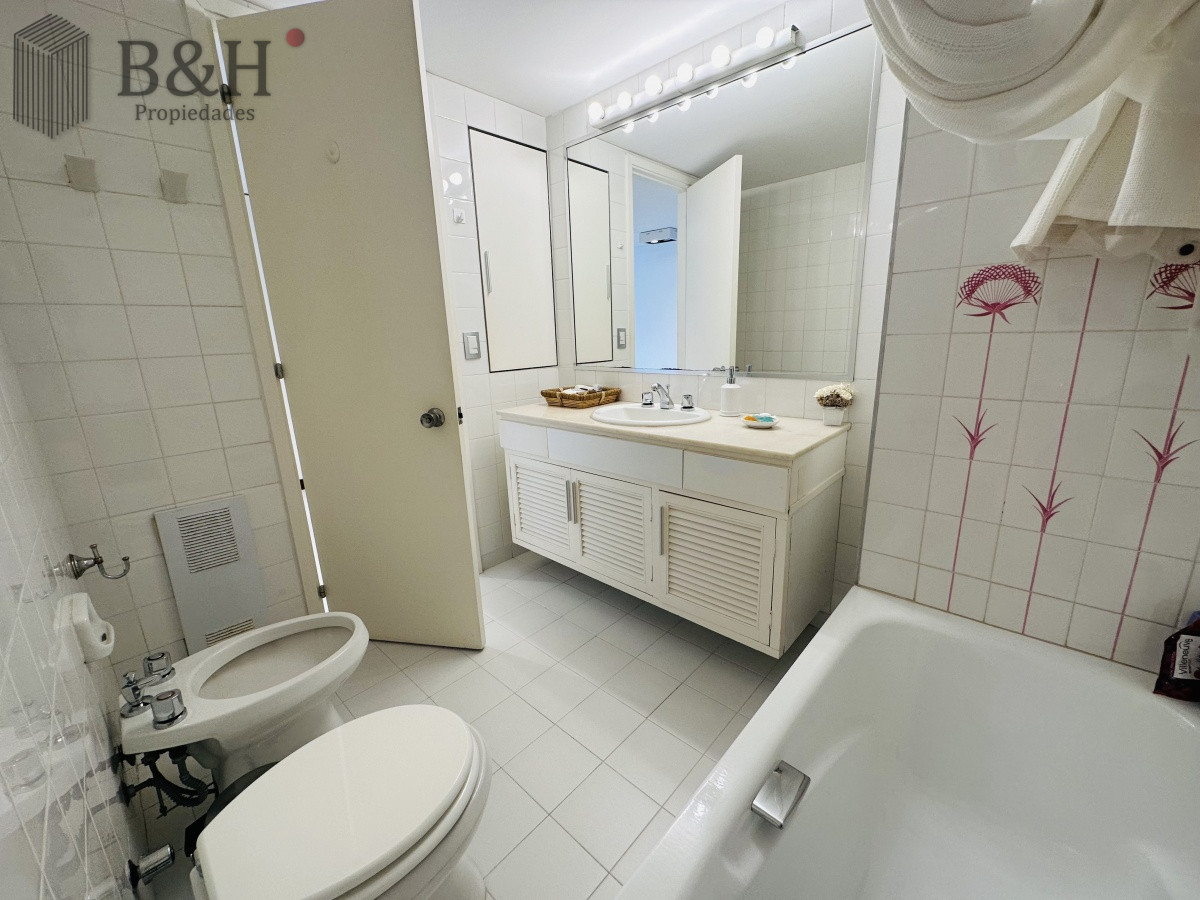 Apartamento ID.5163 - Apartamento de 3 dormitorios y dependencia de servicio en Punta del Este