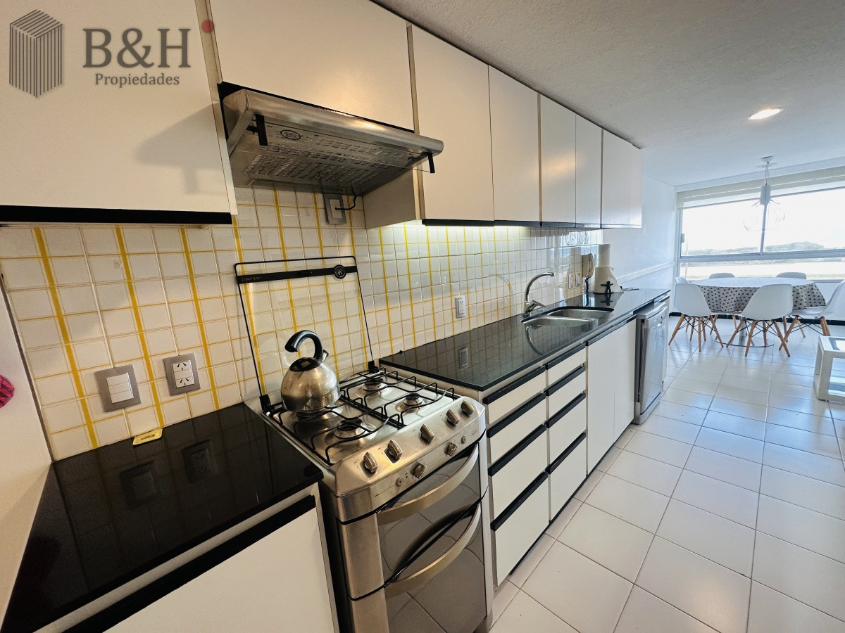 Apartamento ID.5163 - Apartamento de 3 dormitorios y dependencia de servicio en Punta del Este