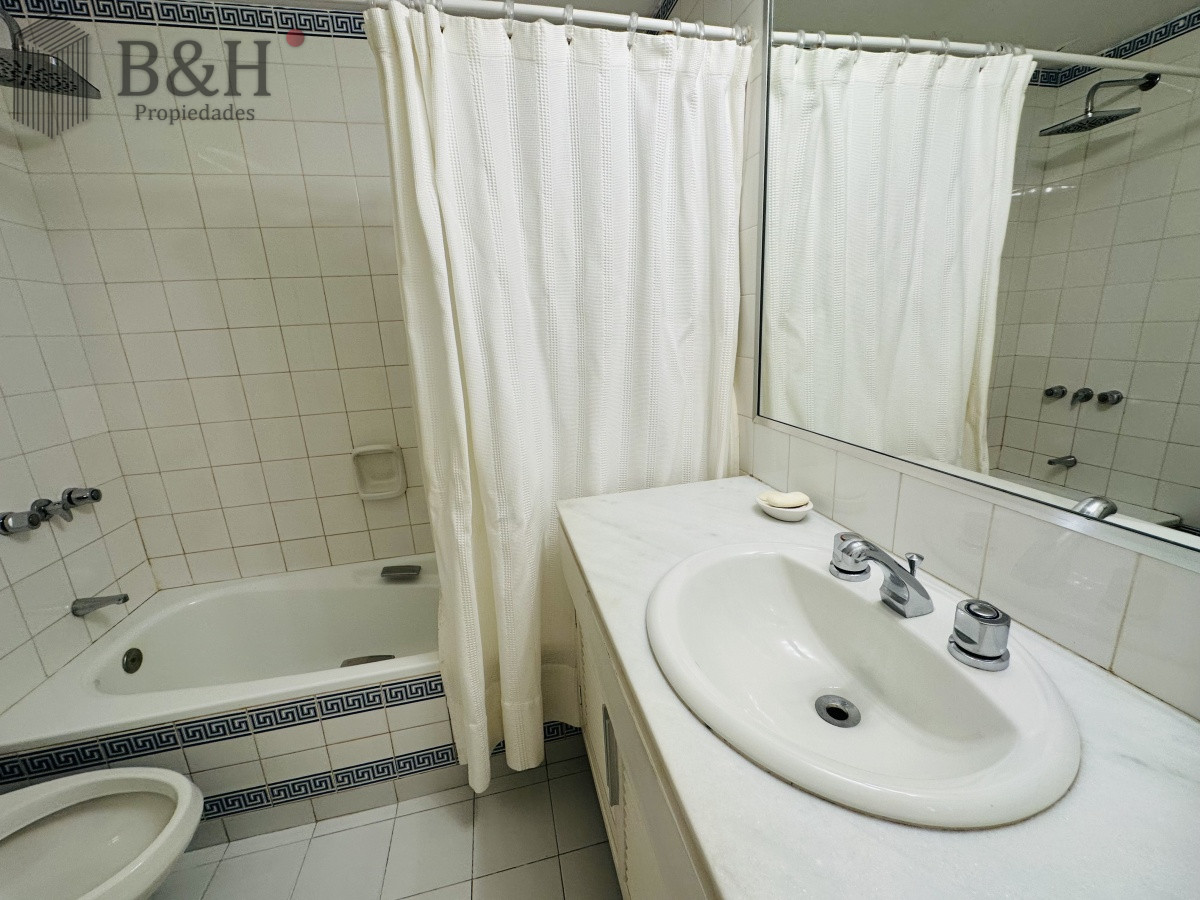 Apartamento ID.5163 - Apartamento de 3 dormitorios y dependencia de servicio en Punta del Este