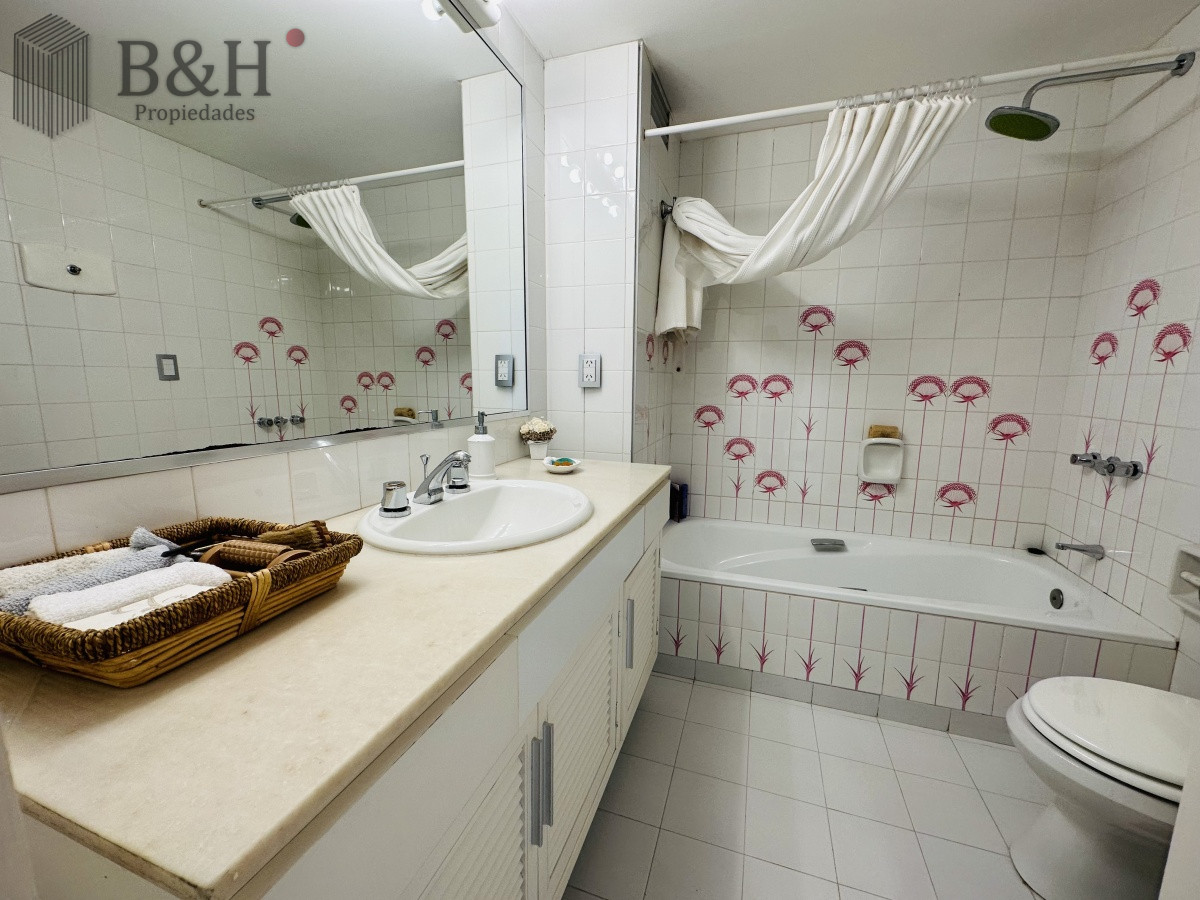 Apartamento ID.5163 - Apartamento de 3 dormitorios y dependencia de servicio en Punta del Este